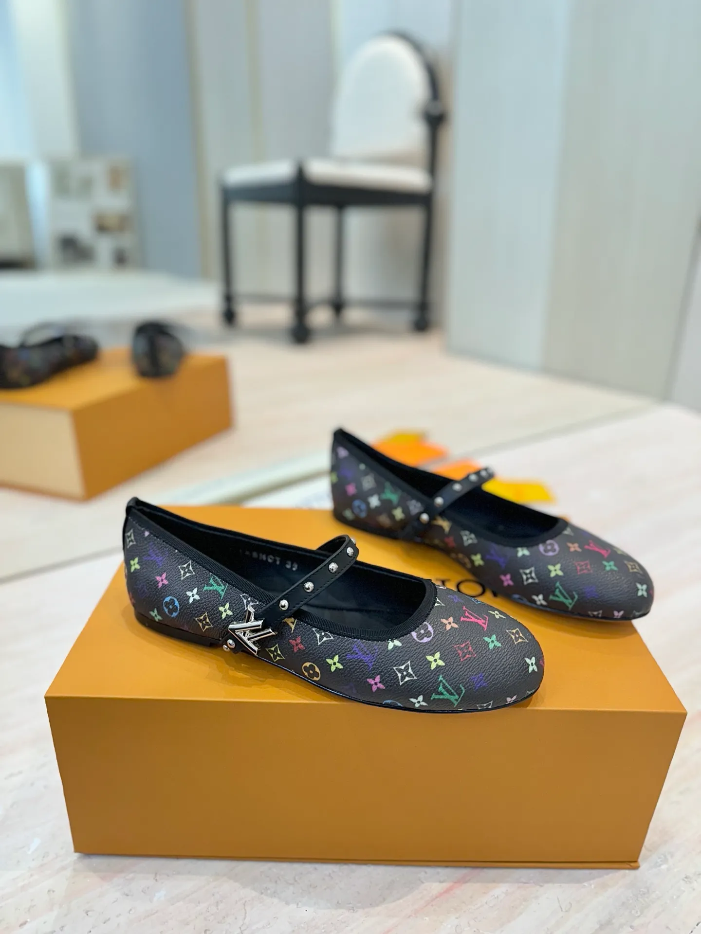 👟👟Ex-factory price 620👟👟 (top version) louis vuitton LV Louis Vuitton 25/Spring and Summer The latest Mary Jane shoes are simple and exquisite, full of high-end, showing elegance~ They look great on the feet and are full of summer shoes💯Awesome ✅Upper: 3D printed cowhide ✅Inner lining: Sheepskin lining, ✅Outsole: Genuine leather outsole imported from Italy ✅Size: 35-41 (40 to 41 customized, non-returnable) ✅Packaging: full set of packaging